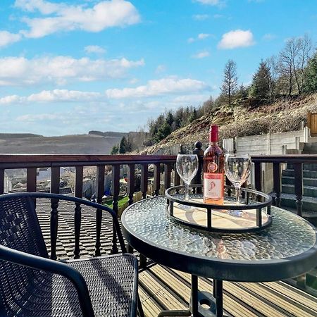 3 Bed Home In Tonypandy With Balcony View Room Llwynypia Dış mekan fotoğraf