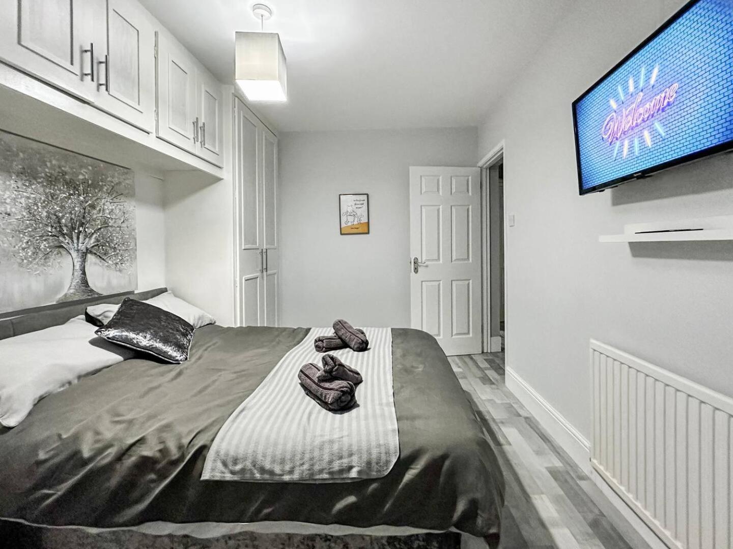 3 Bed Home In Tonypandy With Balcony View Room Llwynypia Dış mekan fotoğraf