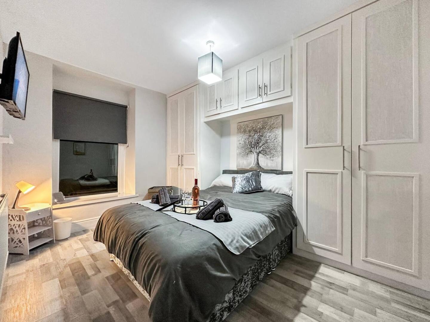 3 Bed Home In Tonypandy With Balcony View Room Llwynypia Dış mekan fotoğraf