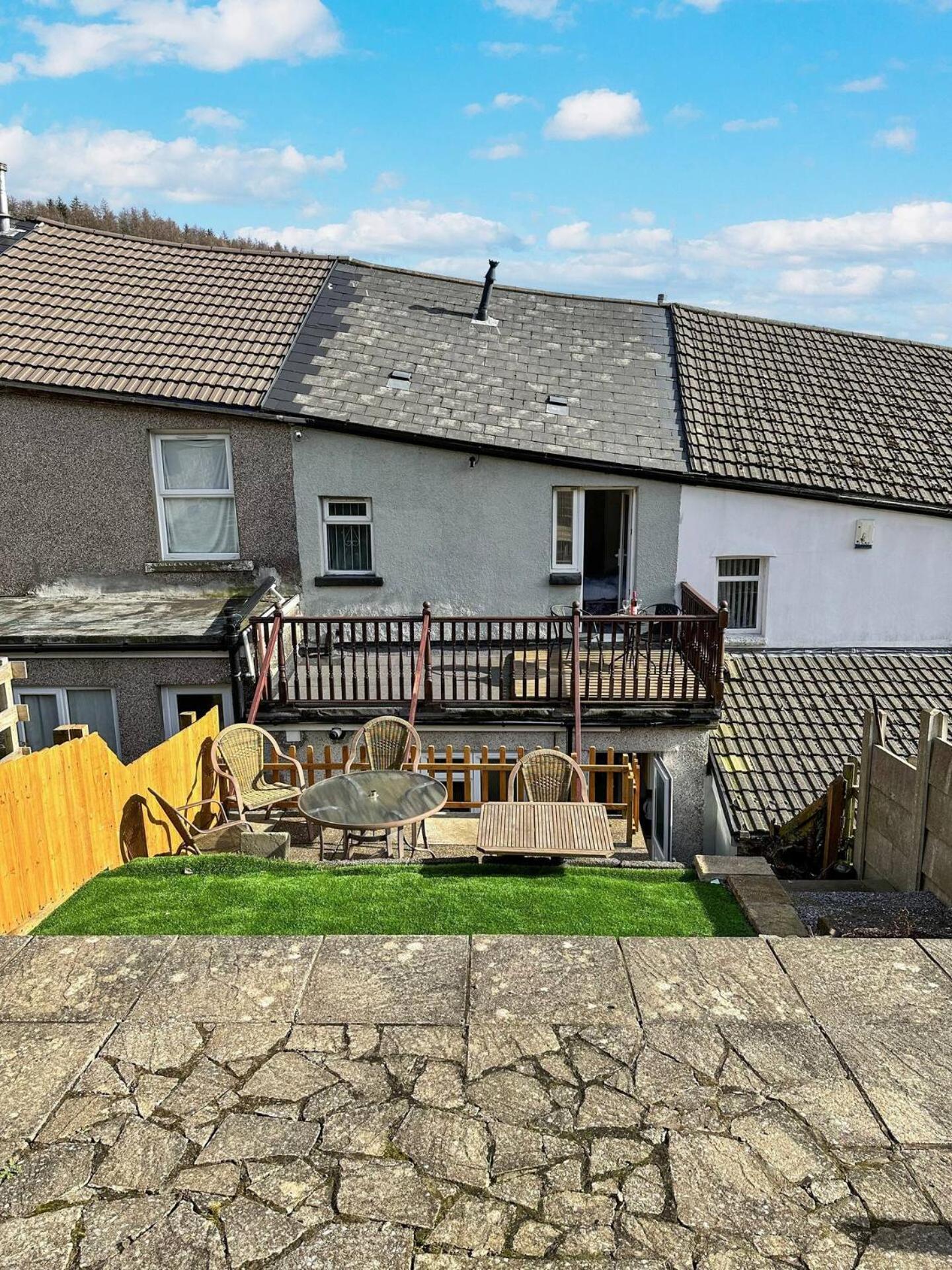 3 Bed Home In Tonypandy With Balcony View Room Llwynypia Dış mekan fotoğraf