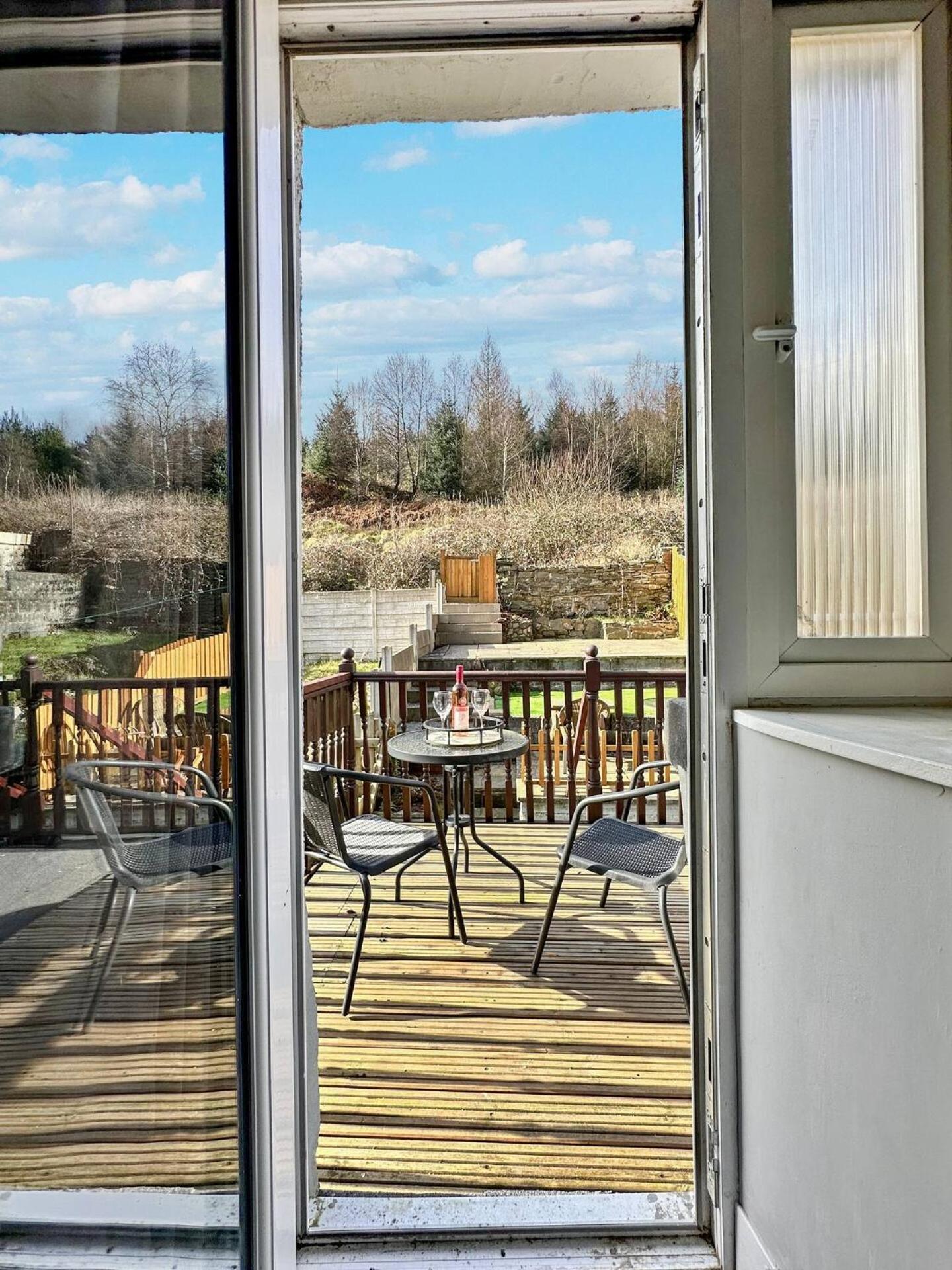 3 Bed Home In Tonypandy With Balcony View Room Llwynypia Dış mekan fotoğraf